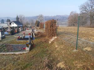 Dolnji Slaveči spodaj