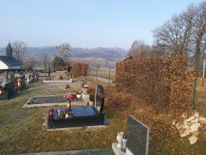 Dolnji Slaveči spodaj 1