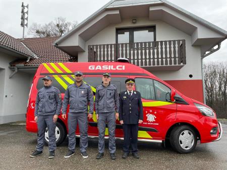 Od leve stojijo: podpoveljnik Gorazd Zelko, poveljnik Gregor Mihalič, podpredsednik Drago Godar in predsednik PGD Kruplivnik Silvester Dervarič.