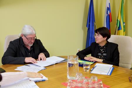 Sejo je vodil najstarejši član Občinskega sveta Občine Grad, Jožef Ceiger.  