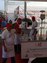 DOGAJANJE V NEAPLU - PEKA PICE 